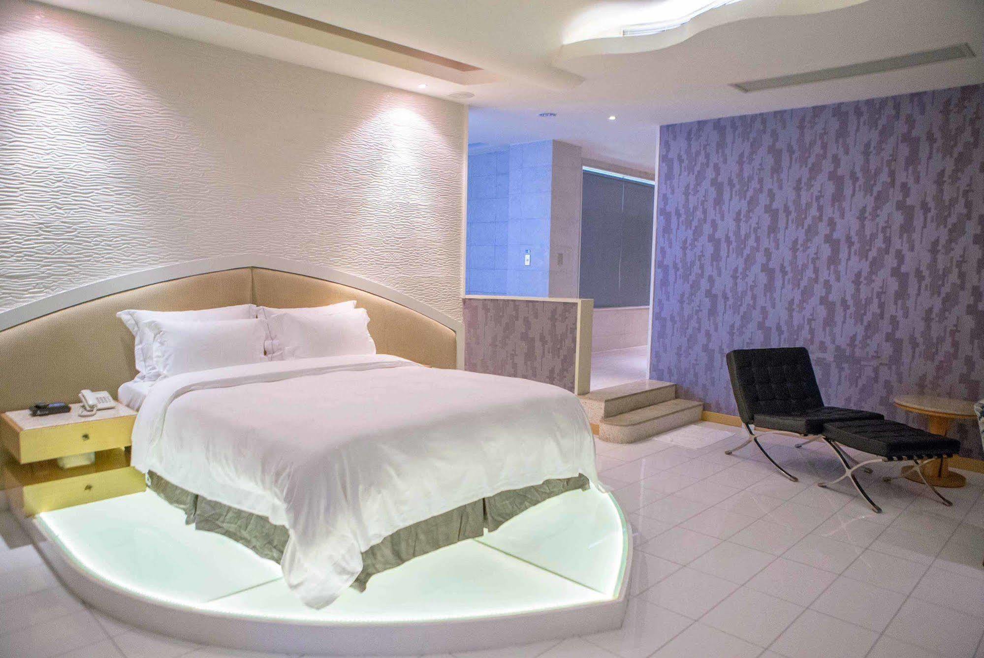 All-Ur Boutique Motel-Jhu Shan Branch Чжушань Экстерьер фото